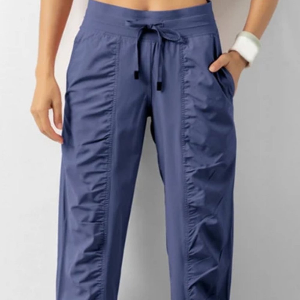 Jogger Studio Style Pleated Pant